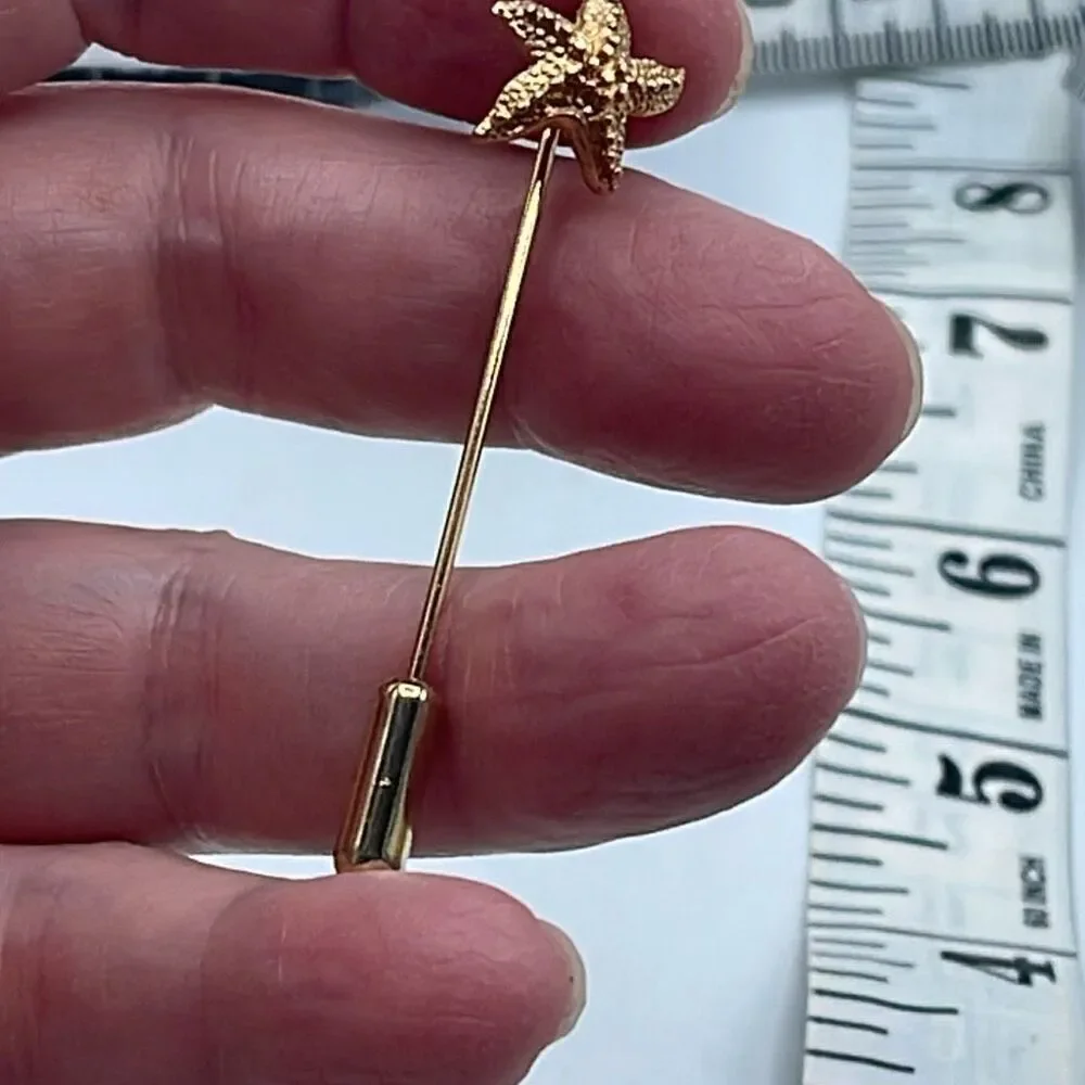Vintage 70’s Sarah Coventry lapel or stick pin.